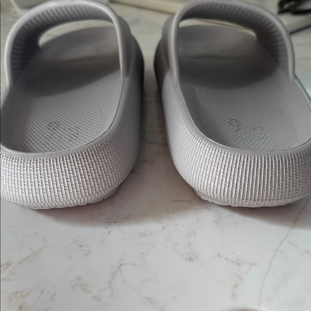 MIA Textured Gray Slides - Picture 6 of 6
